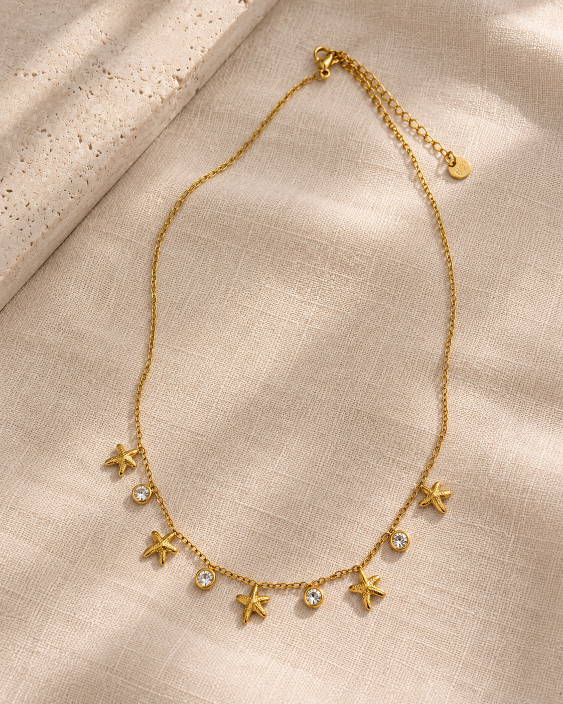 Collar con Estrellas de Mar y Circonitas en una cadena de acero inoxidable