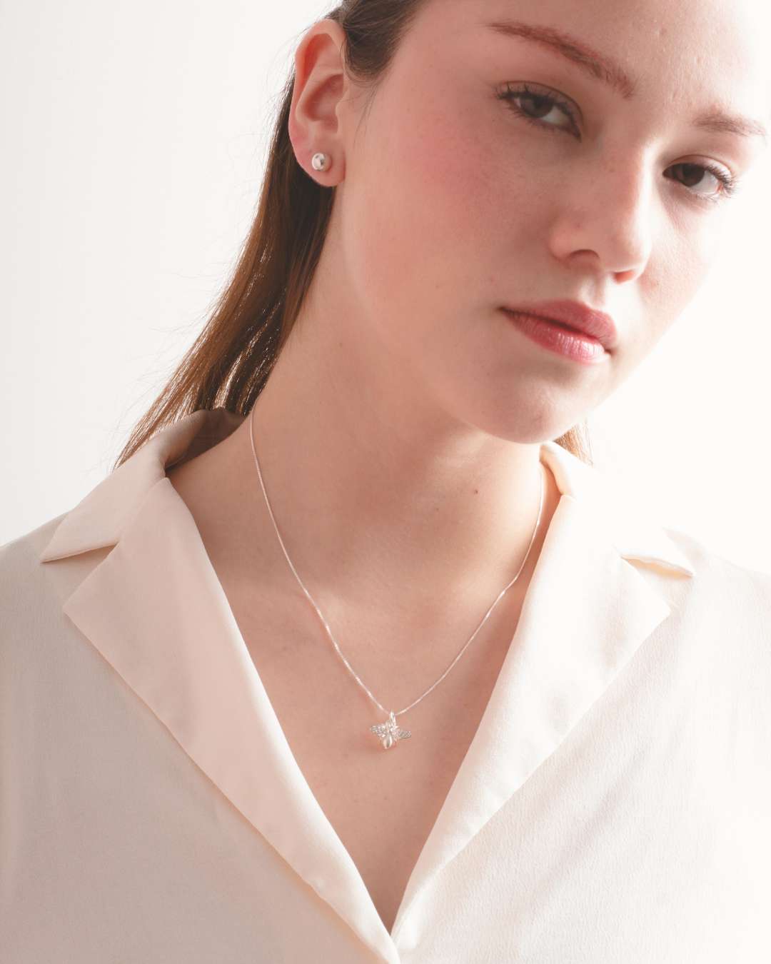 Collar Plata Bee